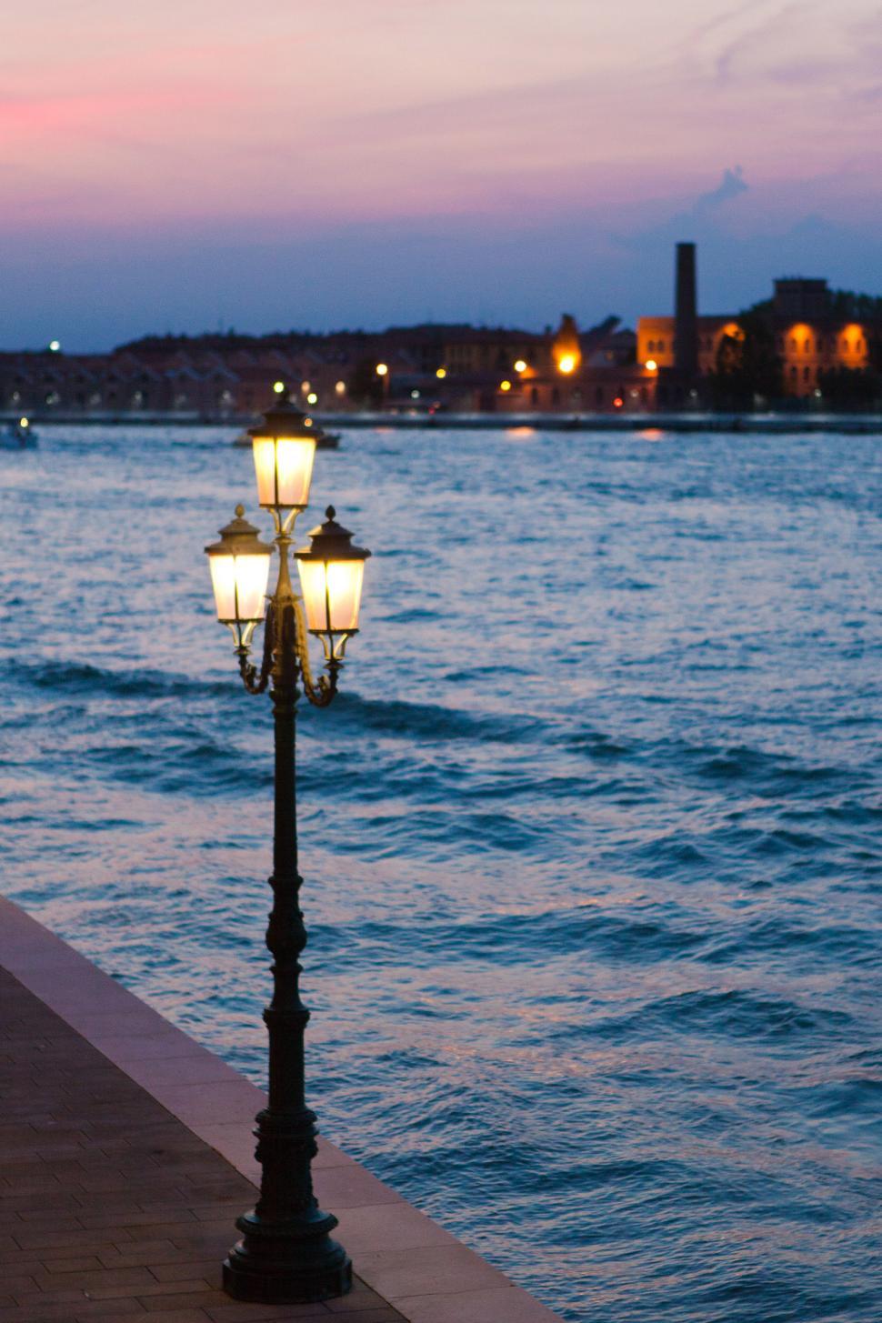 Free Image of Street lamp 