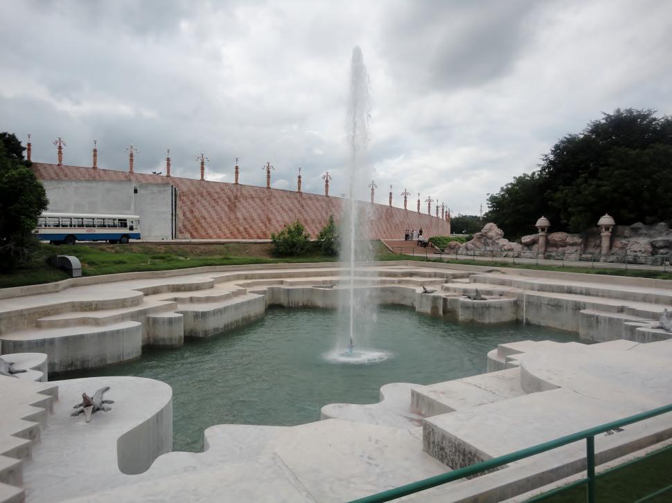 Free Image of Water Fountain  