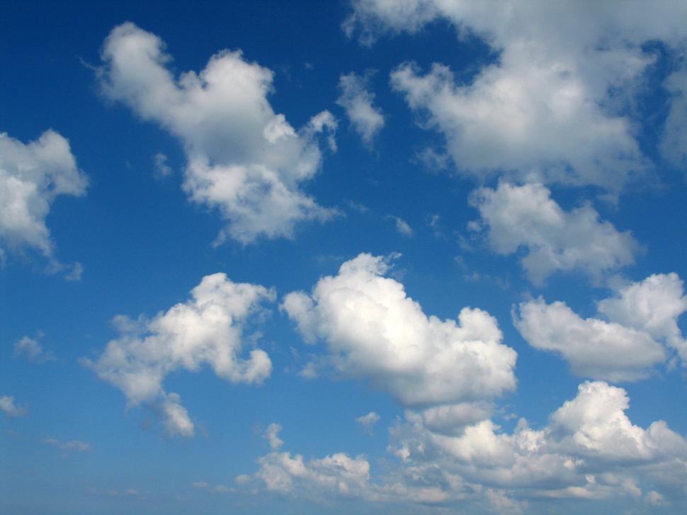 Free Image of Blue sky and clouds 