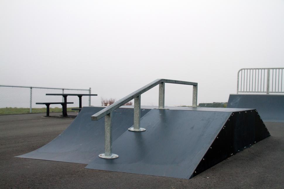 Free Image of Skateboarding 