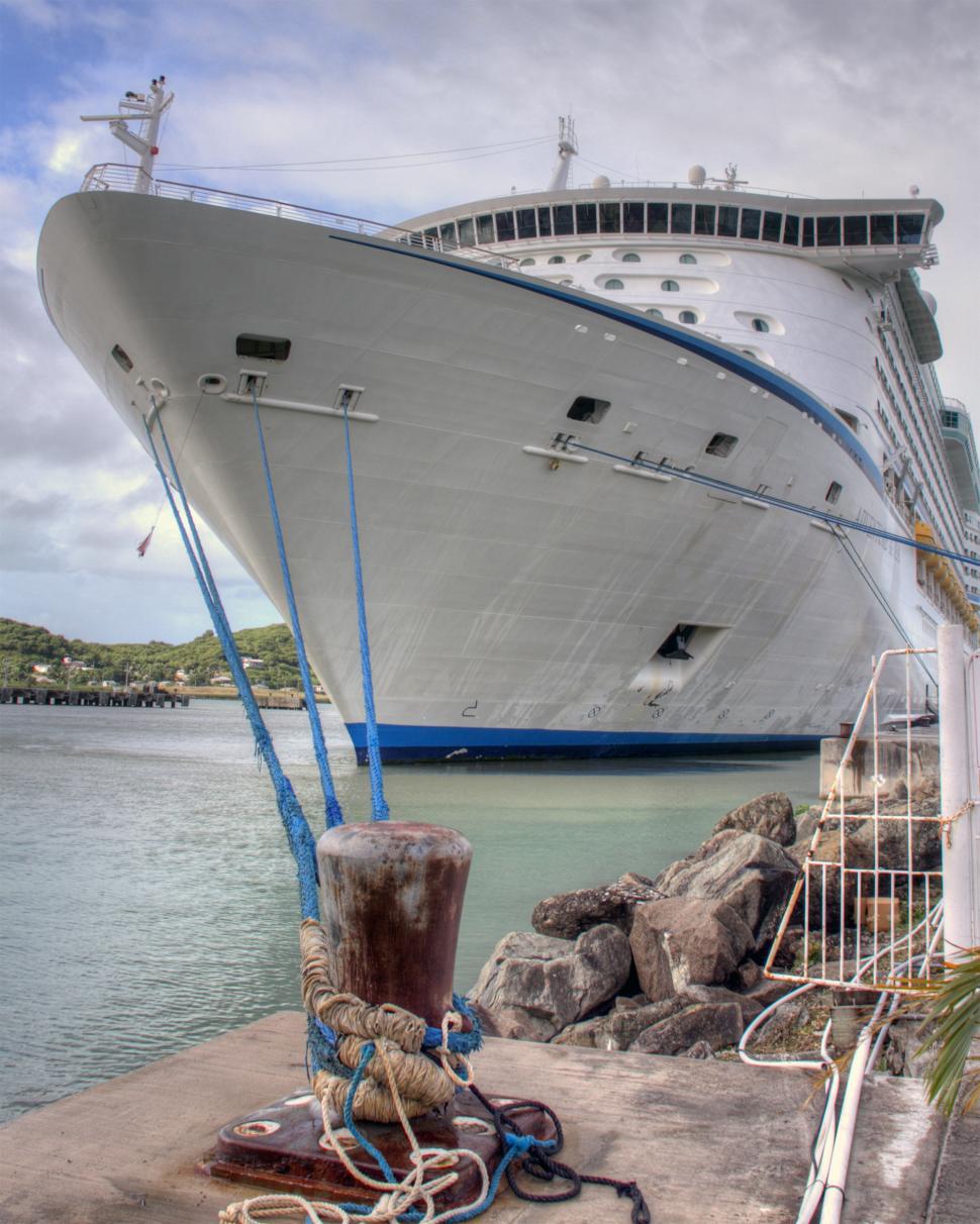 Free Image of Cruise ship 