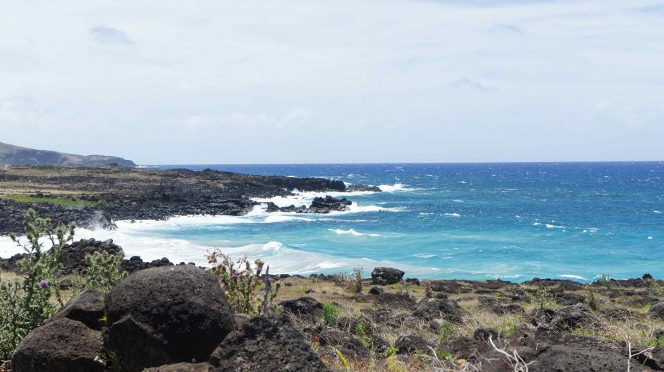 Free Image of Rocky Ocean Beach 