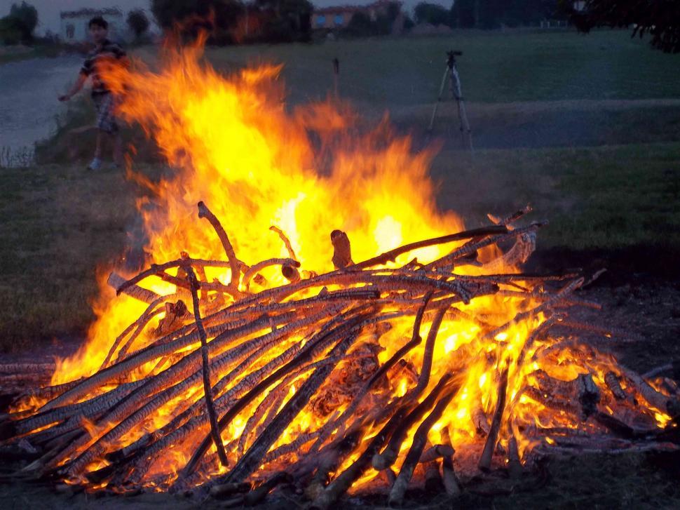 Free Image of Il Fuoco Sacro - Solstizio Estate 2013 - Bosco Sacro di Jesolo 