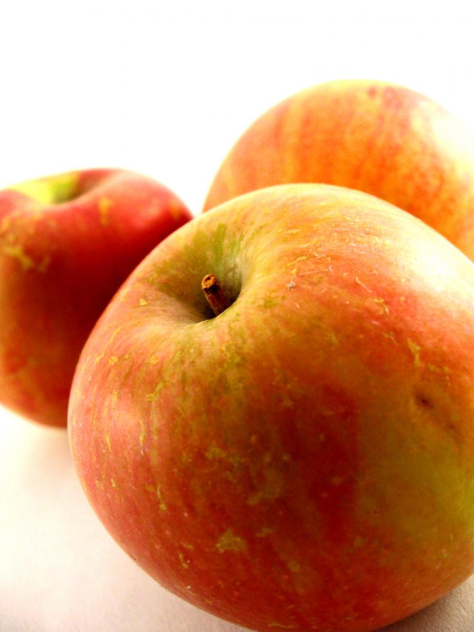 Free Image of Two Apples on a Table 