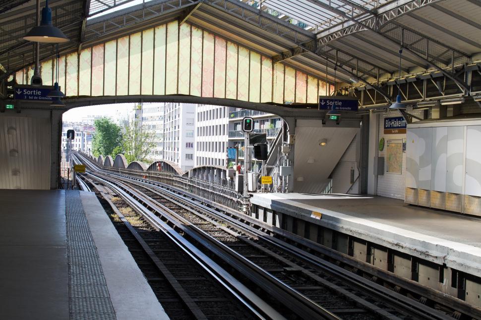 Free Image of Metro 