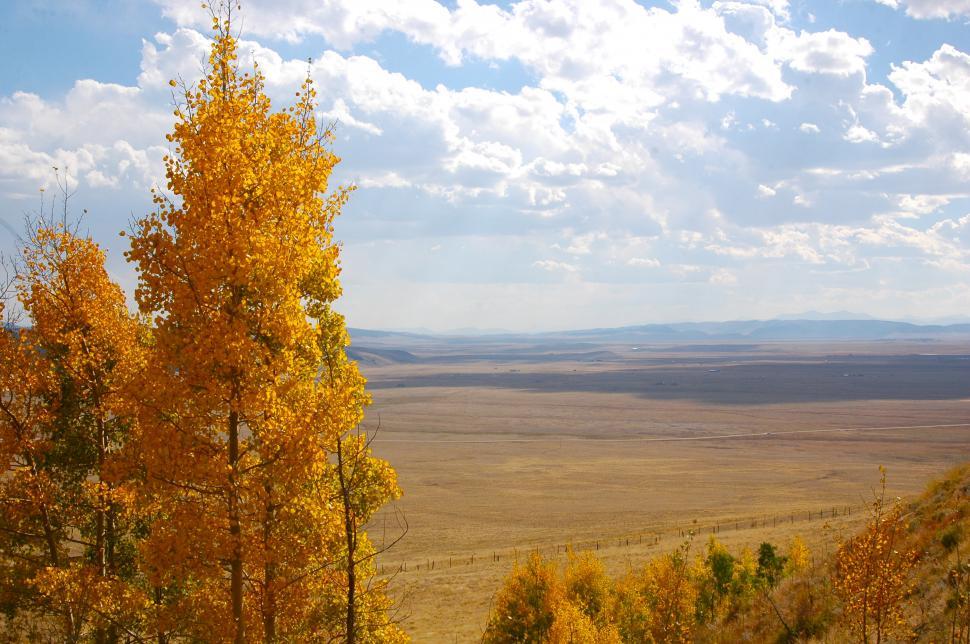 Free Image of Fall Foliage overlooks Mountain Valley 