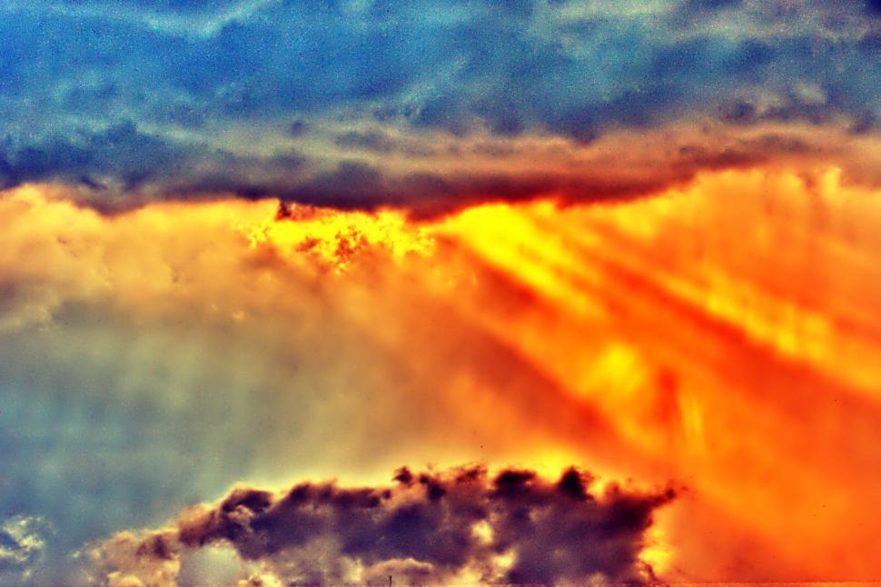 Free Image of Vivid sunrays 