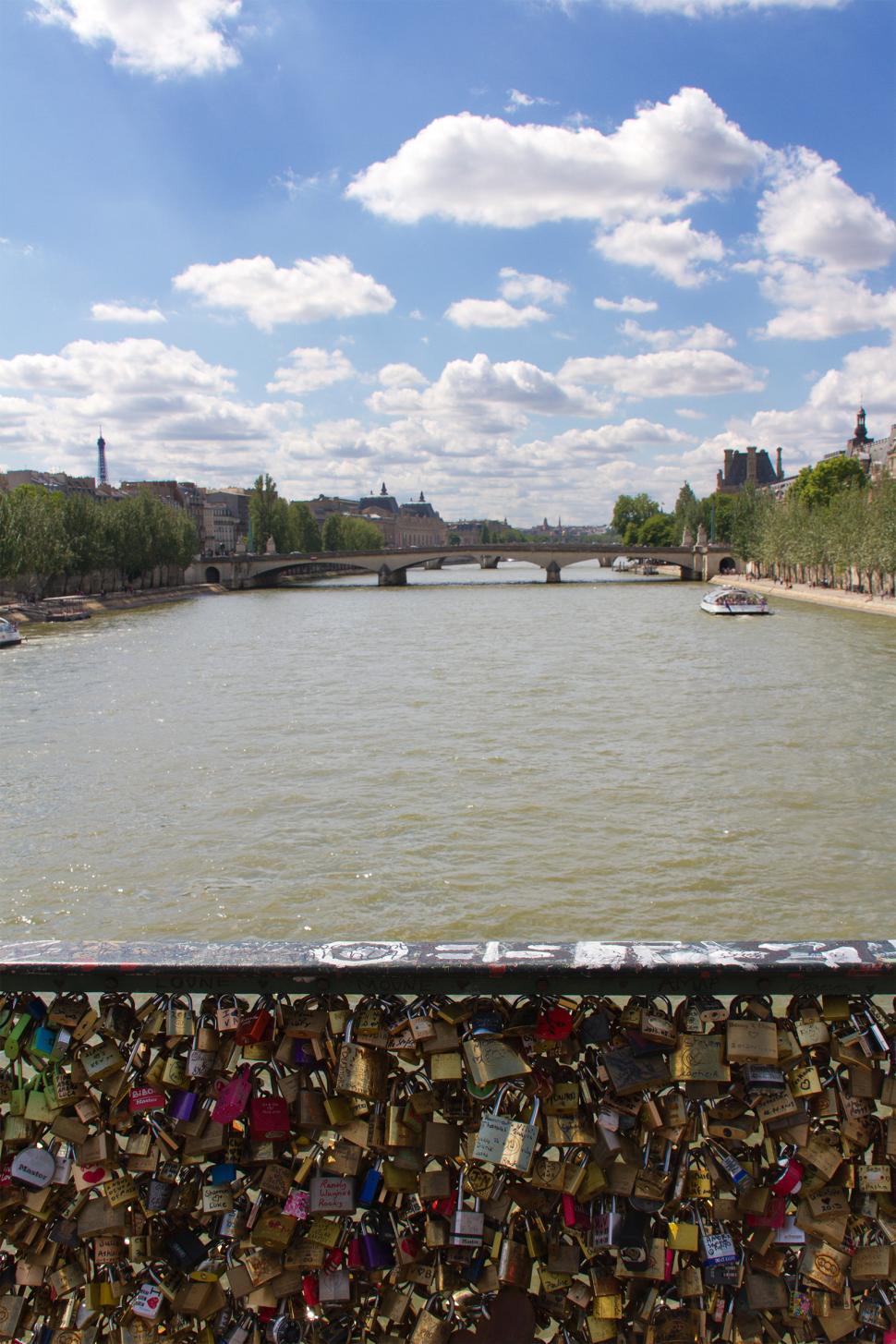 Free Image of Love Locks 