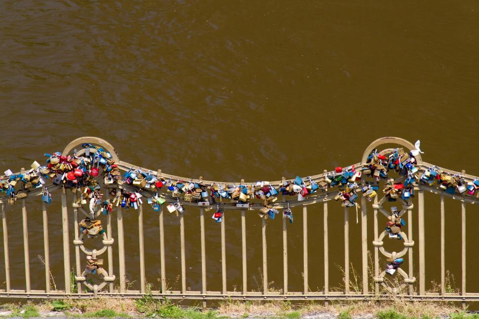 Free Image of Love Locks 