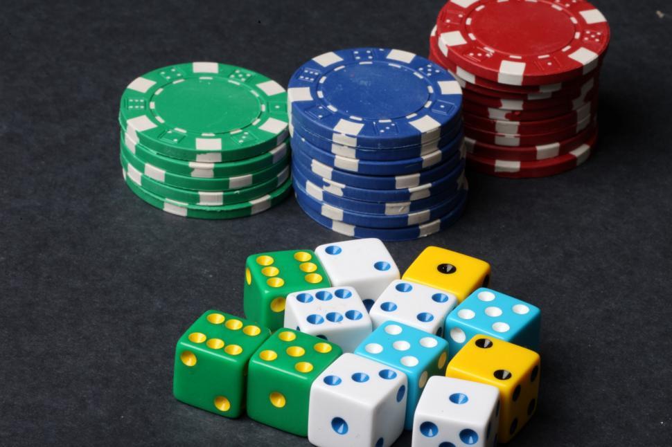 Free Image of Dice and Poker chips on black 