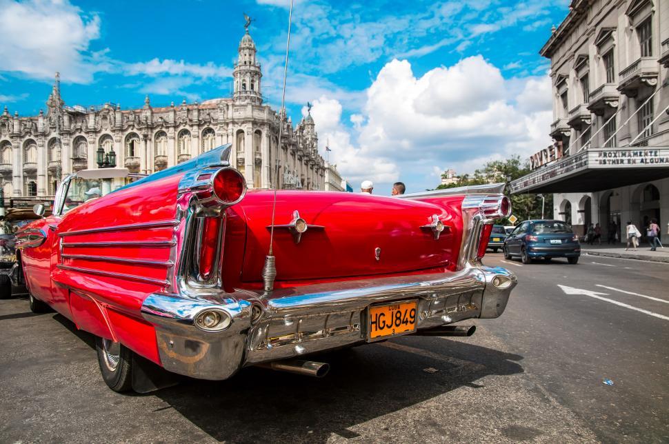 Free Image of Bright red car in Cuba 
