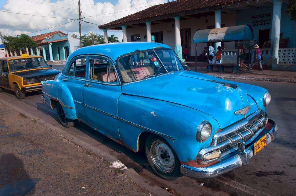 Free Image of Blue Car in Cuba 