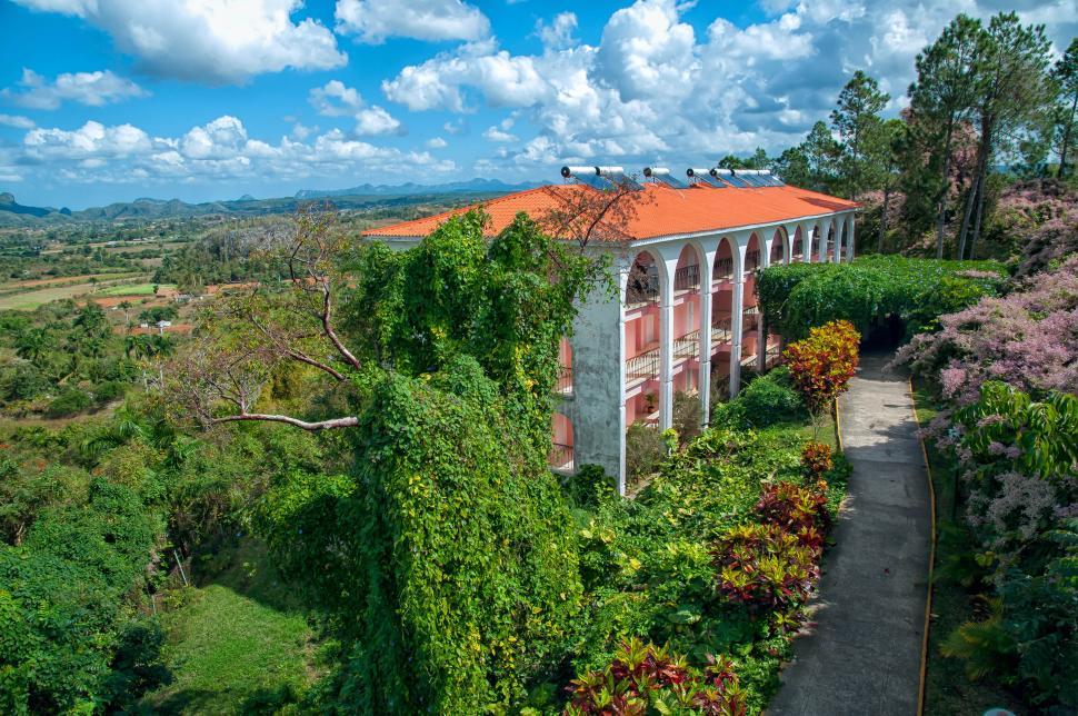 Free Image of Old hotel in Cuba 