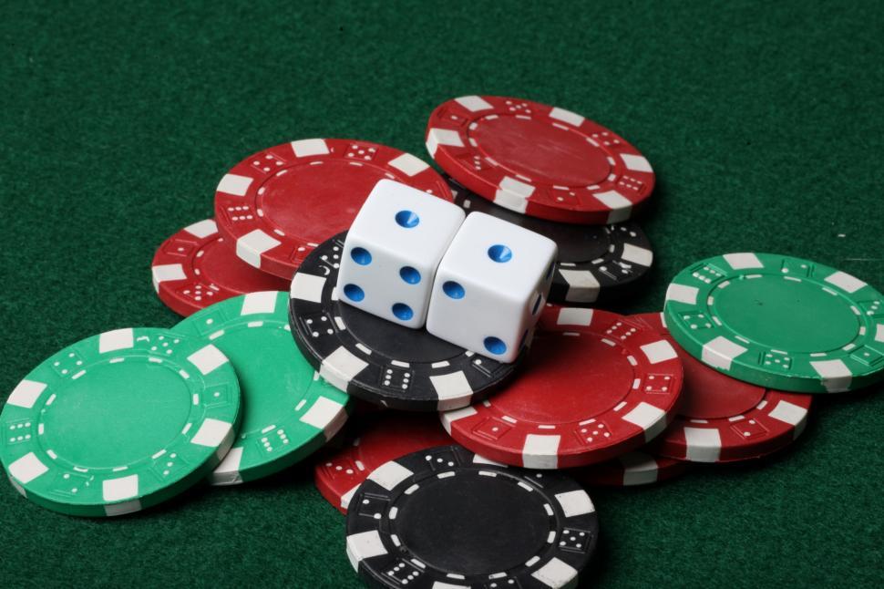 Free Image of Dice and Poker chips on black 