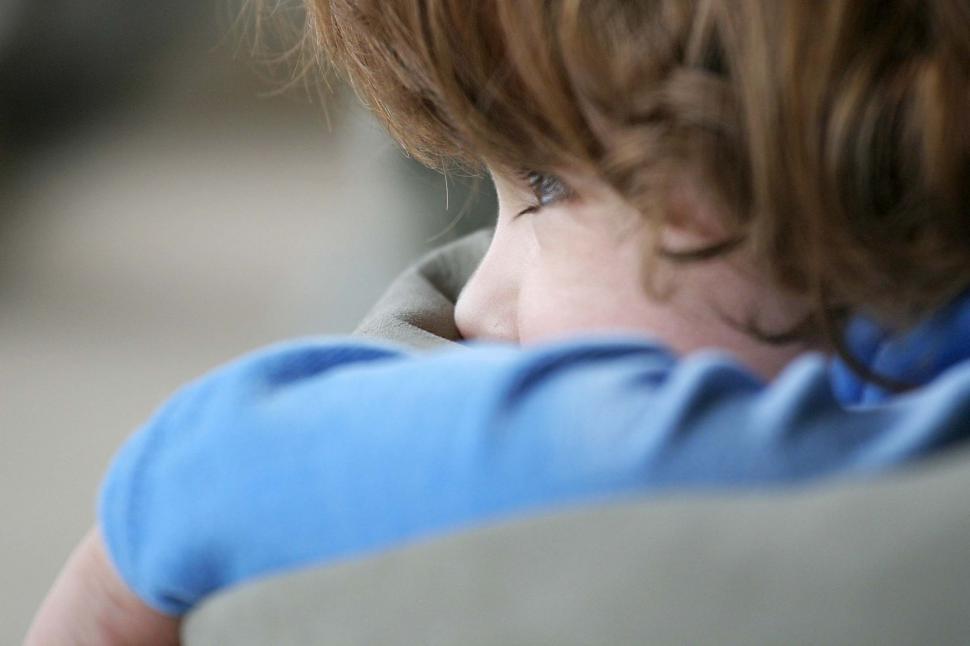 Free Image of Child looking away 