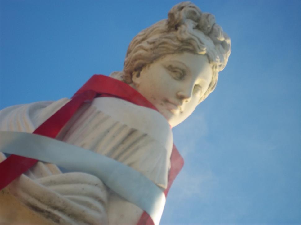 Free Image of Statue, soft focus 