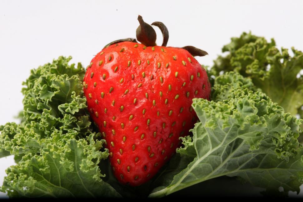 Free Image of Strawberry and Kale 