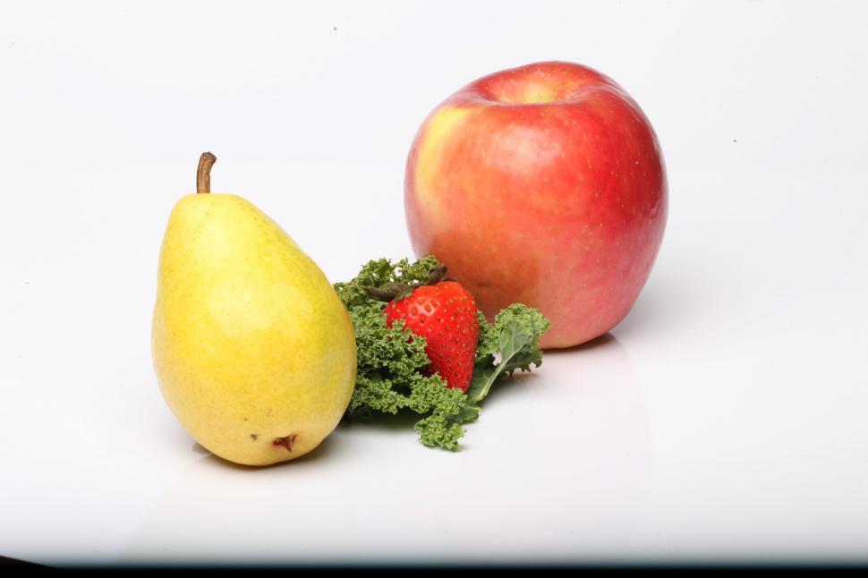 Free Image of Strawberry and other fruit. 