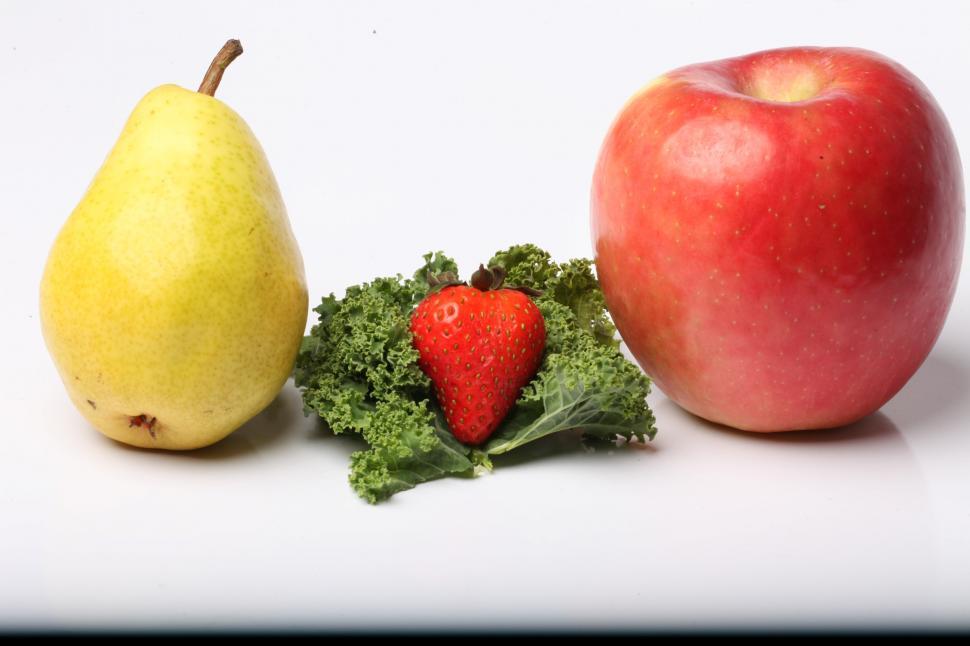 Free Image of Strawberry and other fruit. 