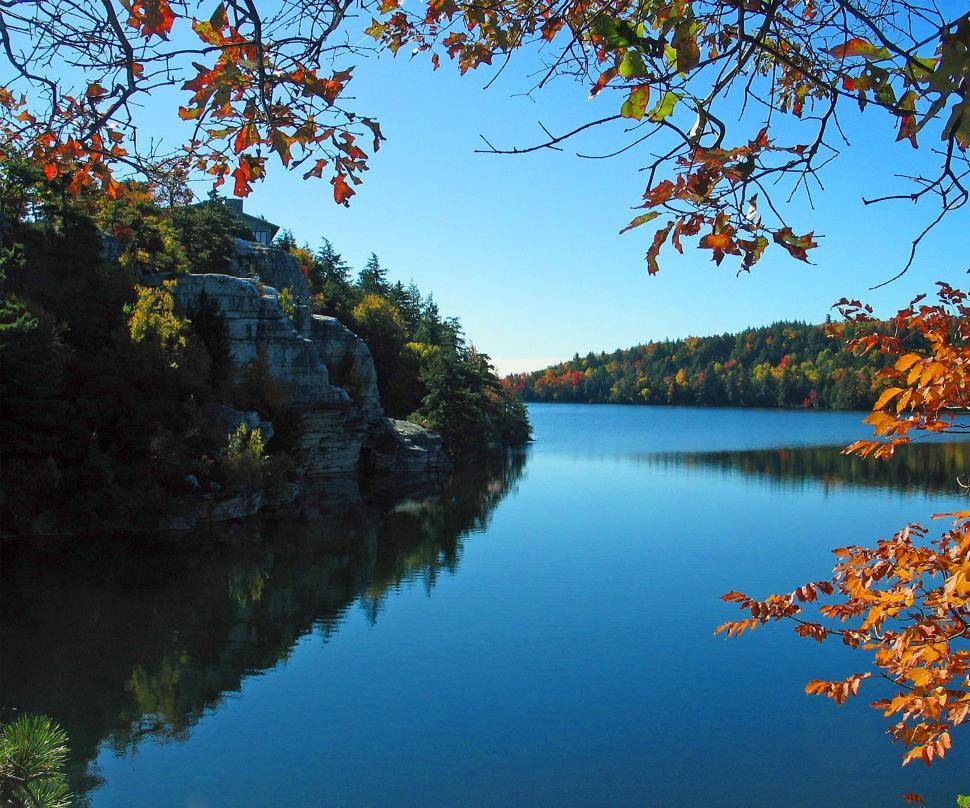 Free Image of Lake side in autumn 