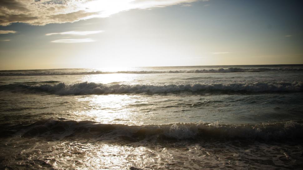 Free Image of Sunset Over the Waves 