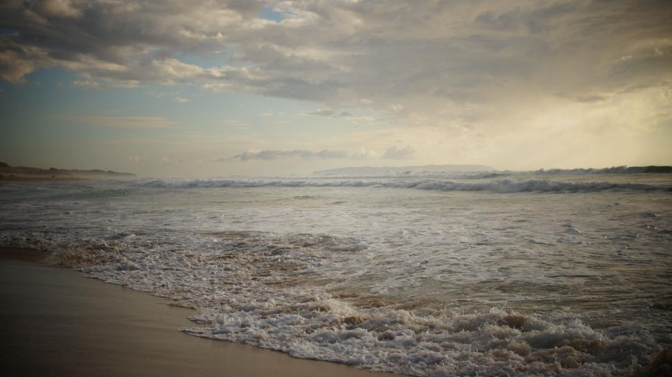 Free Image of Sunset Over the Waves 