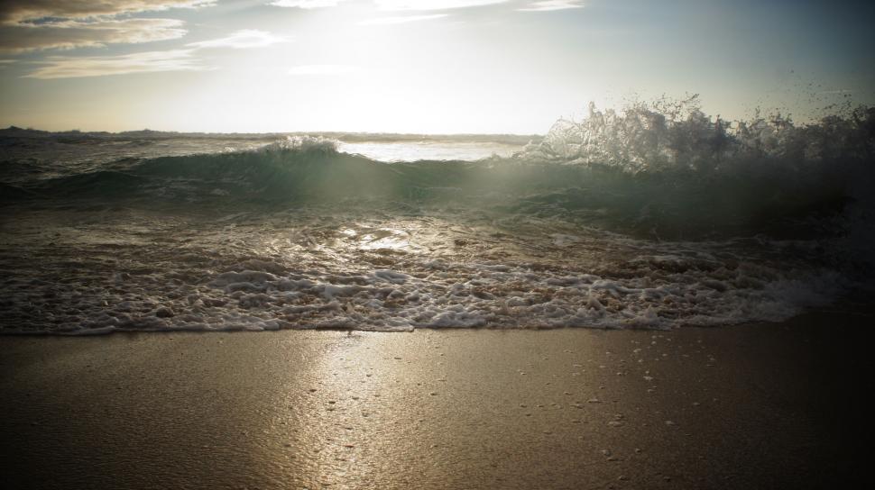 Free Image of Sunset Over the Waves 