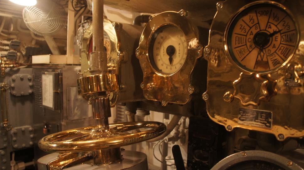 Free Image of Sub Gauges 