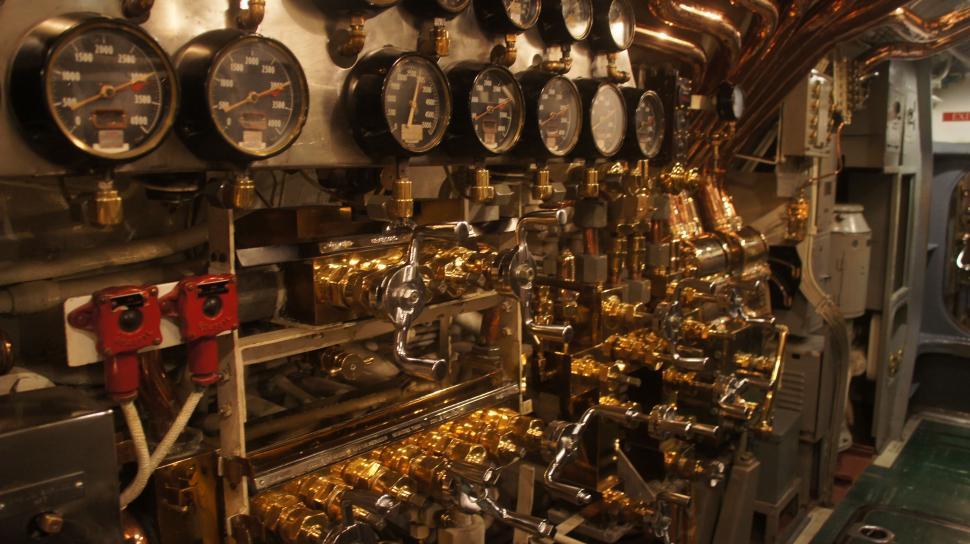 Free Image of Sub Gauges 