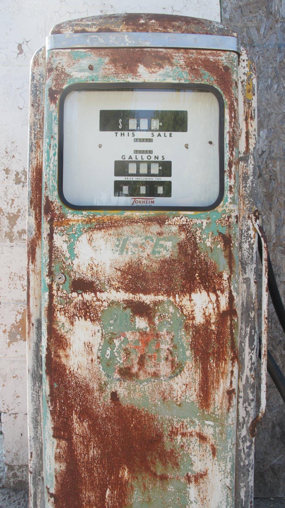 Free Image of Old Gas Pump 