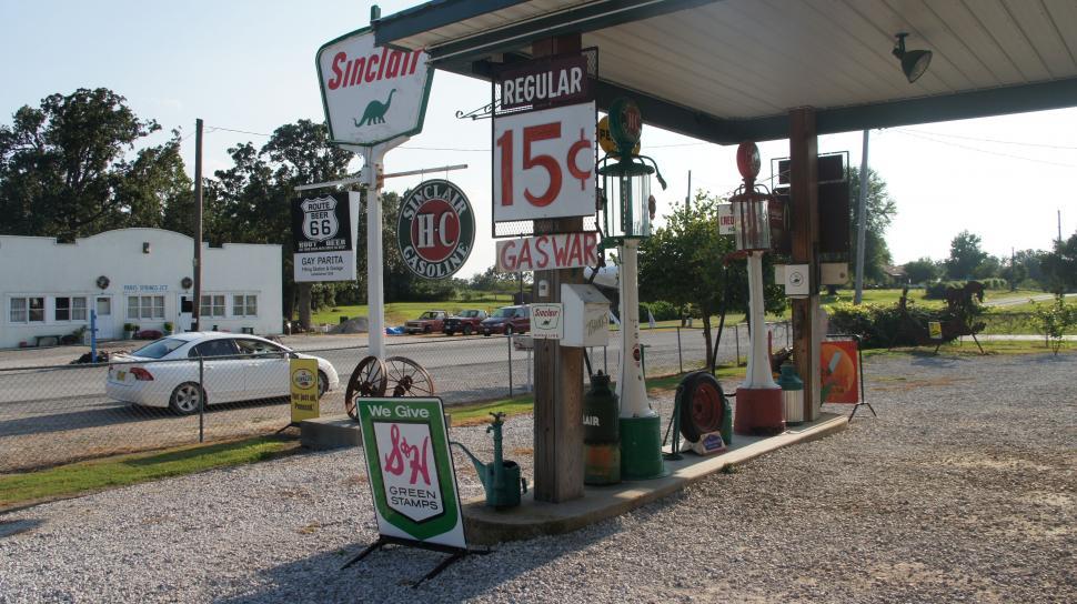Free Image of Route 66 Sinclair Gas Station 