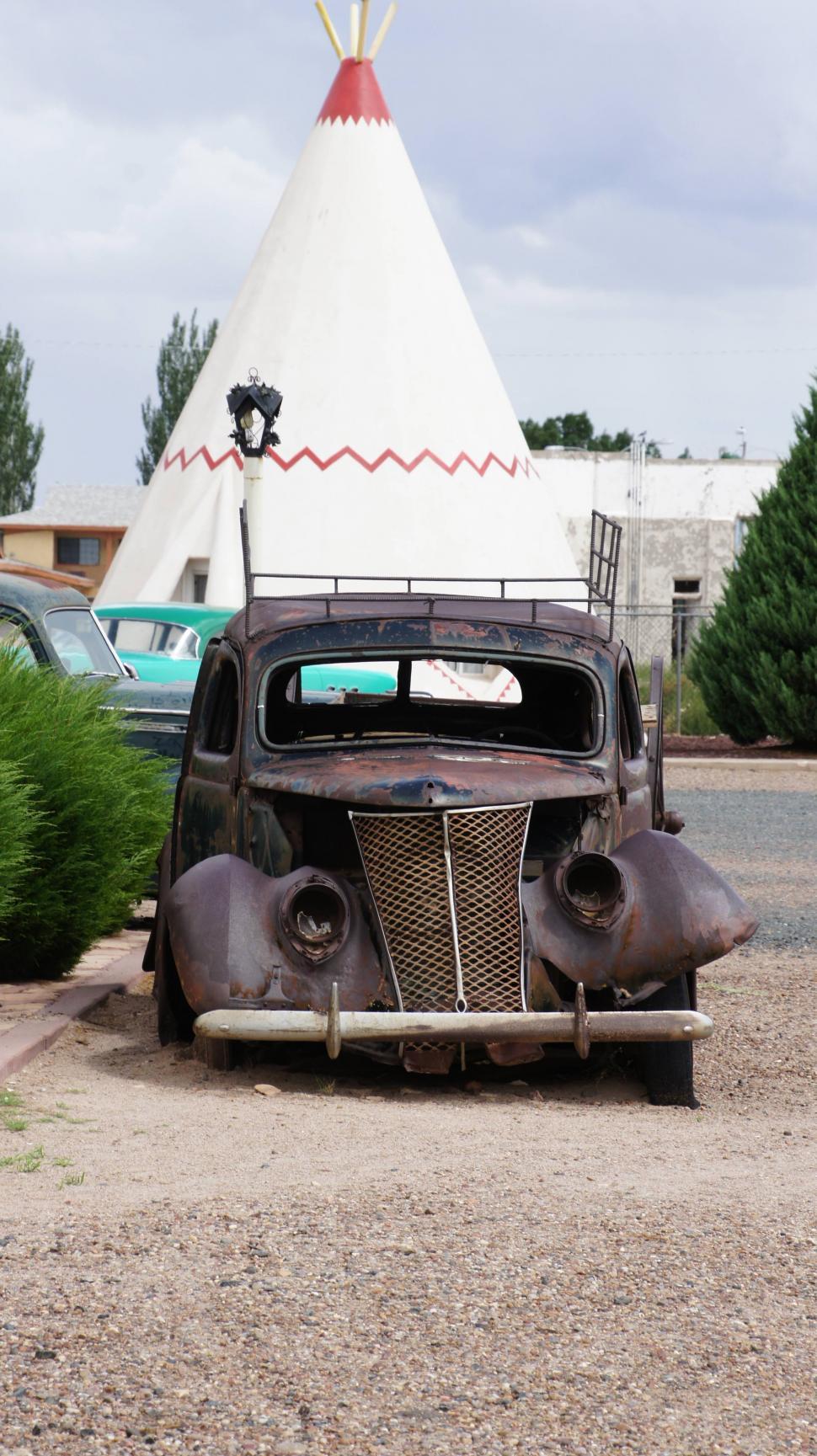 Free Image of Teepees and Cars on Route 66 