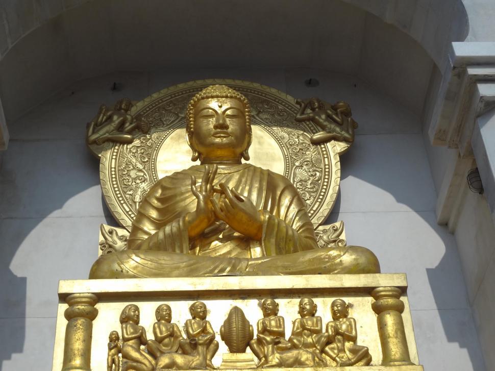 Free Image of Statue of  Gautam Budda 