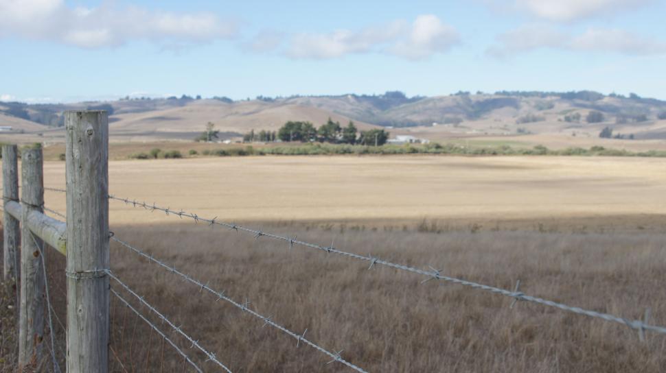 Free Image of California Mountain Landscape - Barbed Wire Fence 