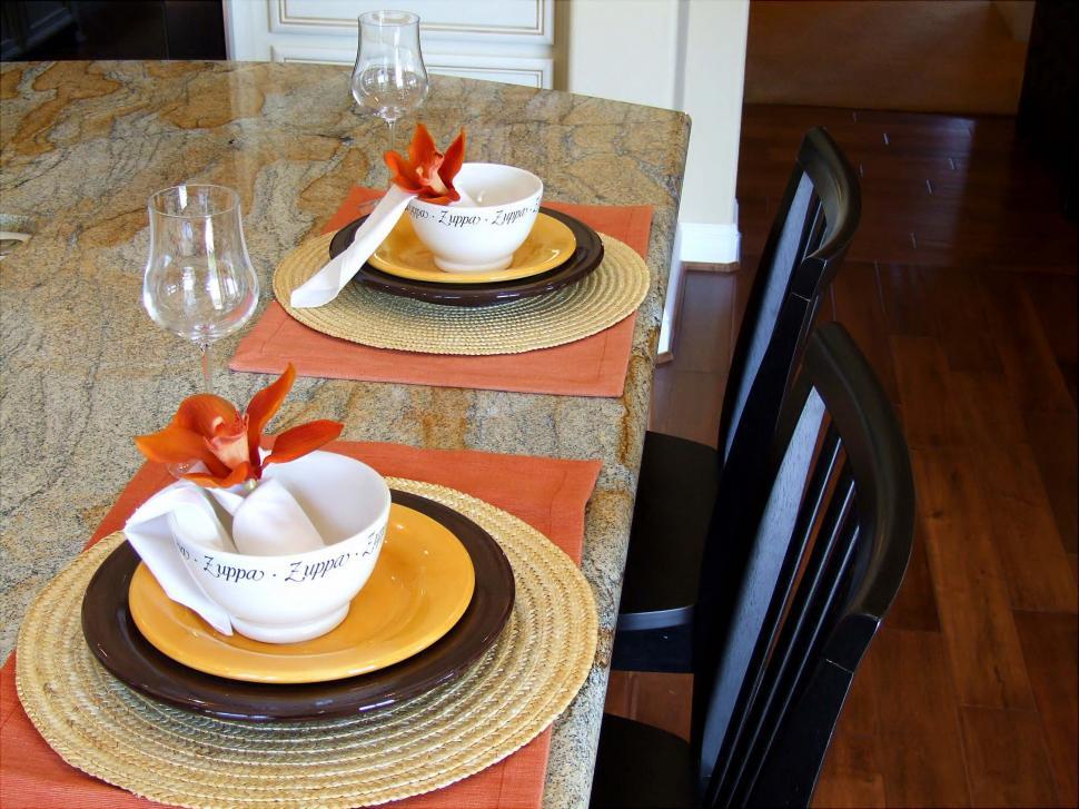 Free Image of Dining Rooms and Place Settings 