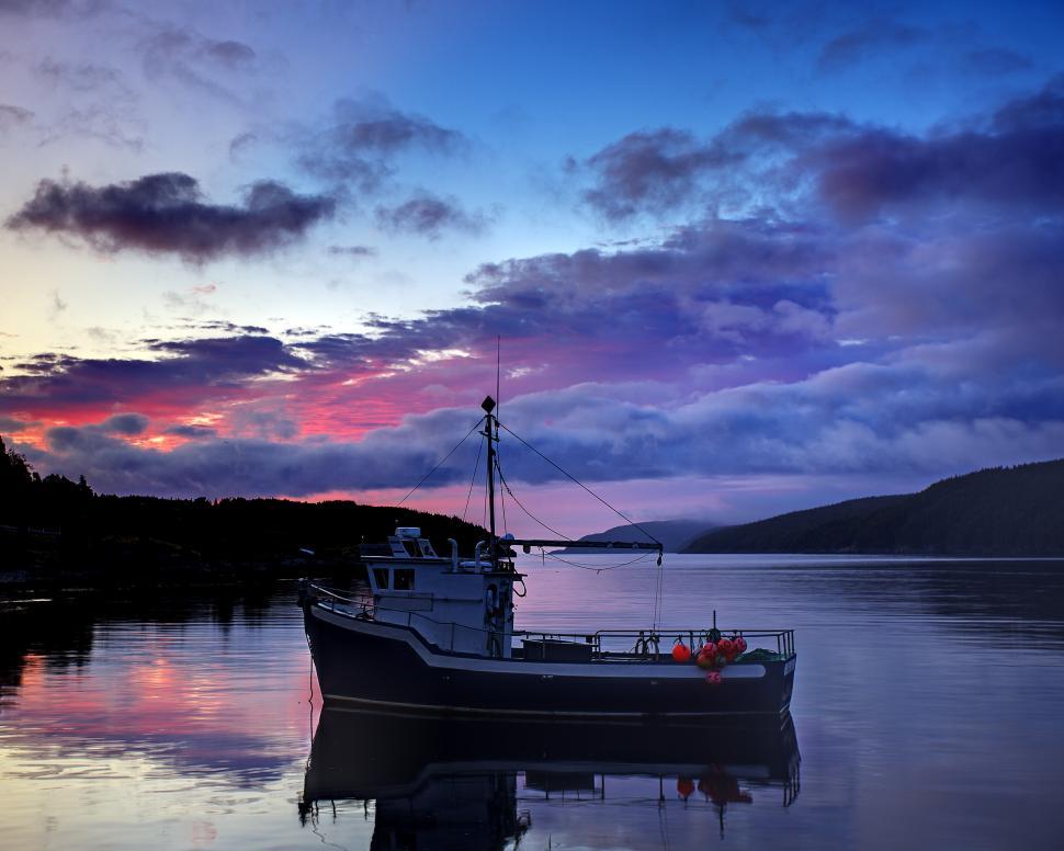 Free Image of Fishing boat 