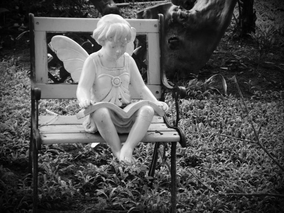 Free Image of Reading Angel Ornament 