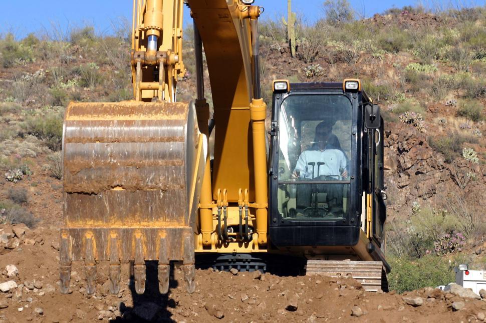 Free Image of Excavator with operator 