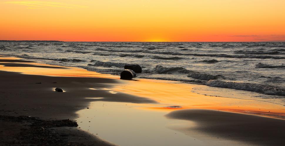 Free Image of as the sun drops 