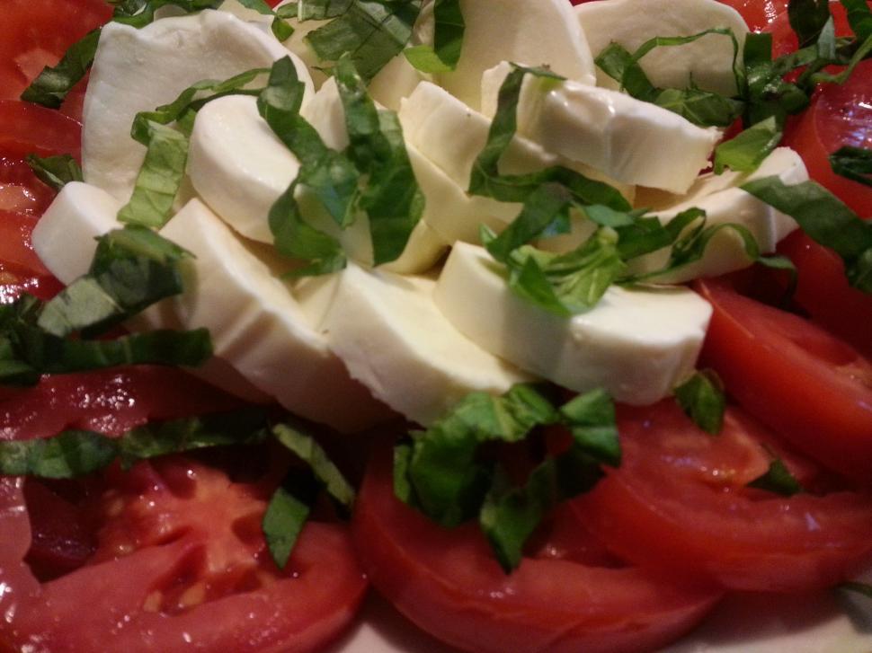 Free Image of Tomato and Mozzoralla 
