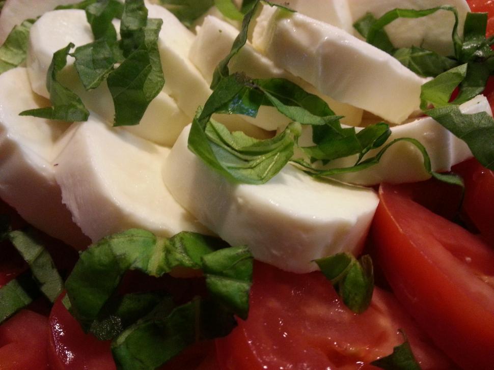 Free Image of Tomato and Mozzoralla 
