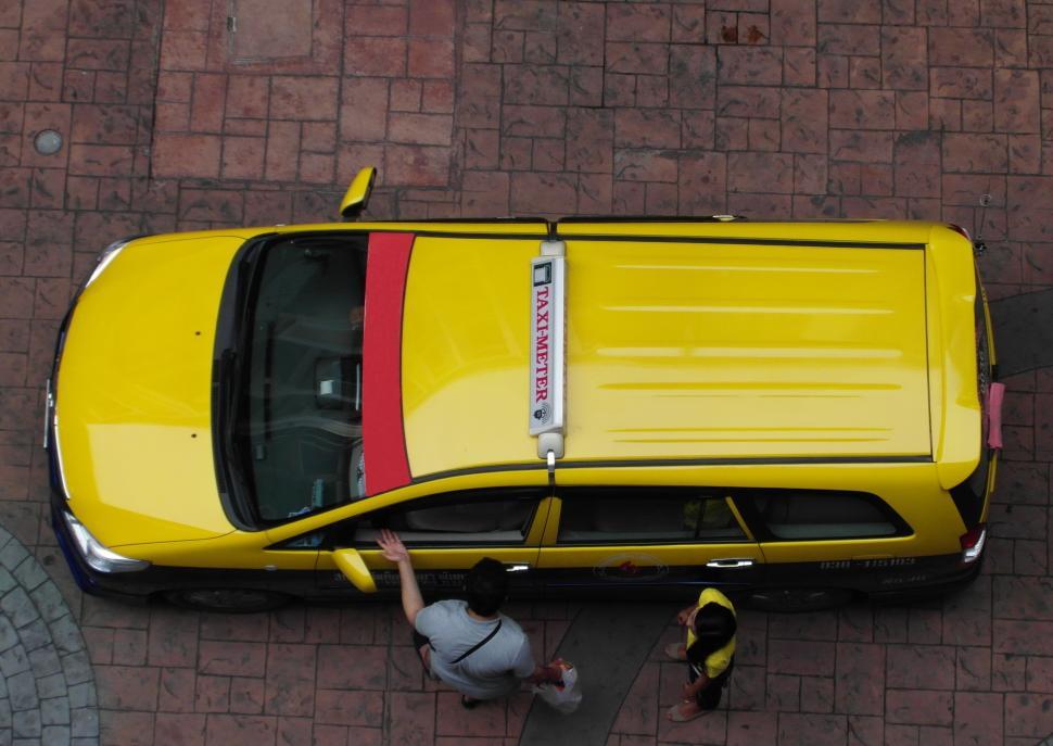 Free Image of Paying for a Taxi 