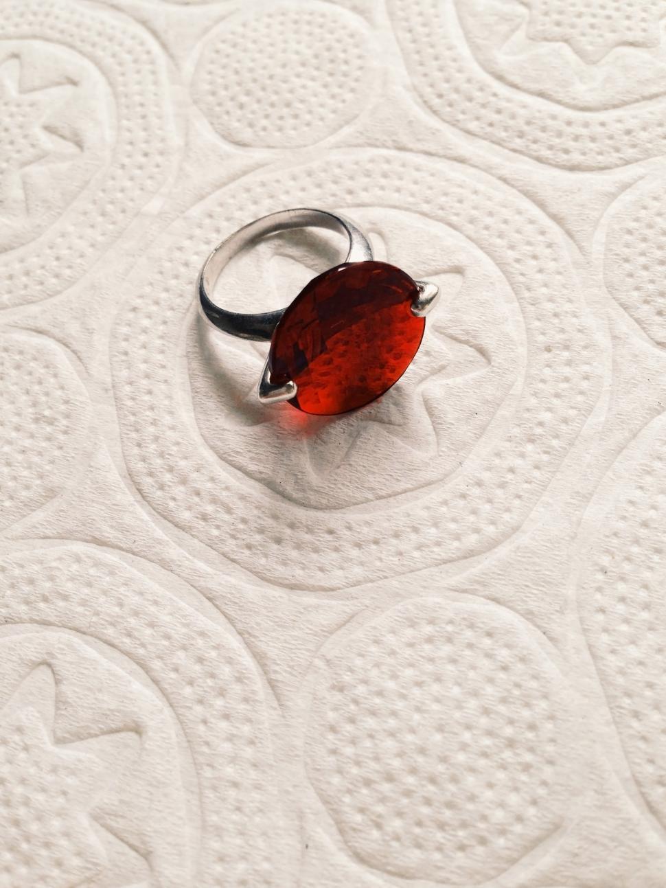 Free Image of Silver Ring 