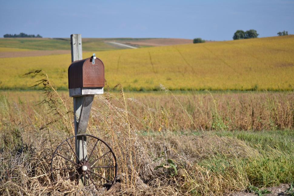 Free Image of Country Mailbox 