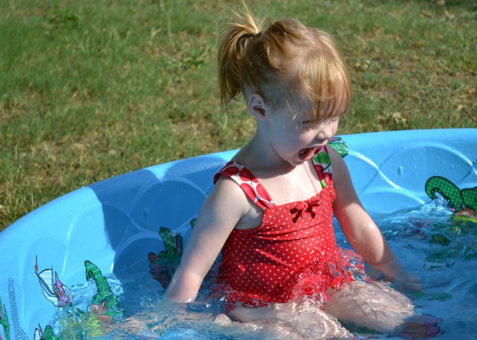 Free Image of Kiddie Pool Girl 