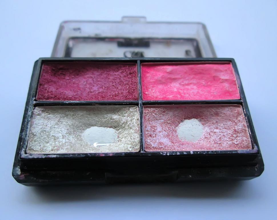 Free Image of Cosmetics or Make-up 