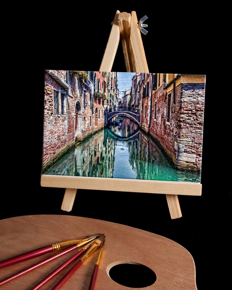 Free Image of Painting 