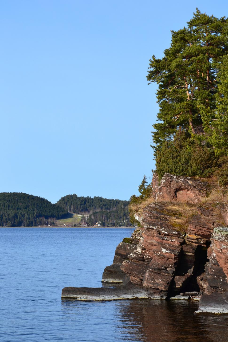 Free Image of The Tyrifjorden lake (Tyri lake) shore 