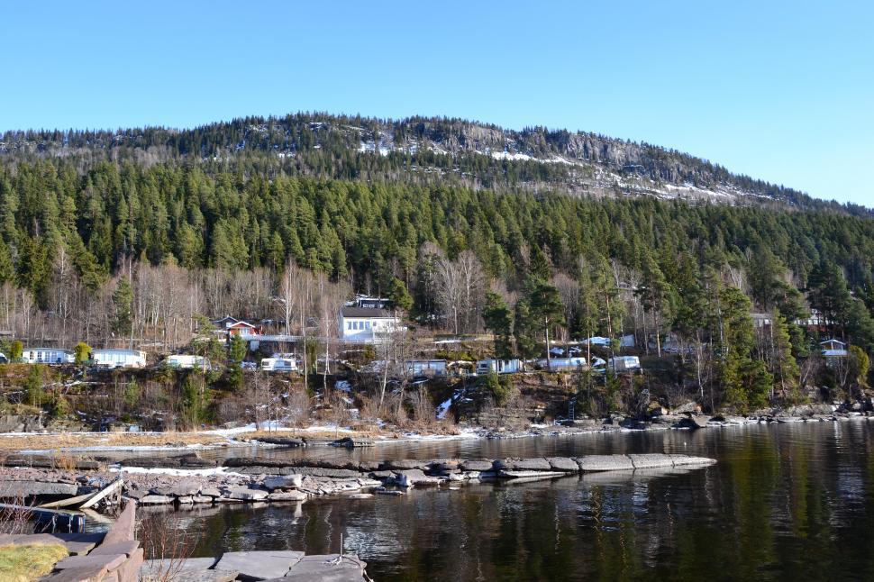 Free Image of The Tyrifjorden lake (Tyri lake) shore 