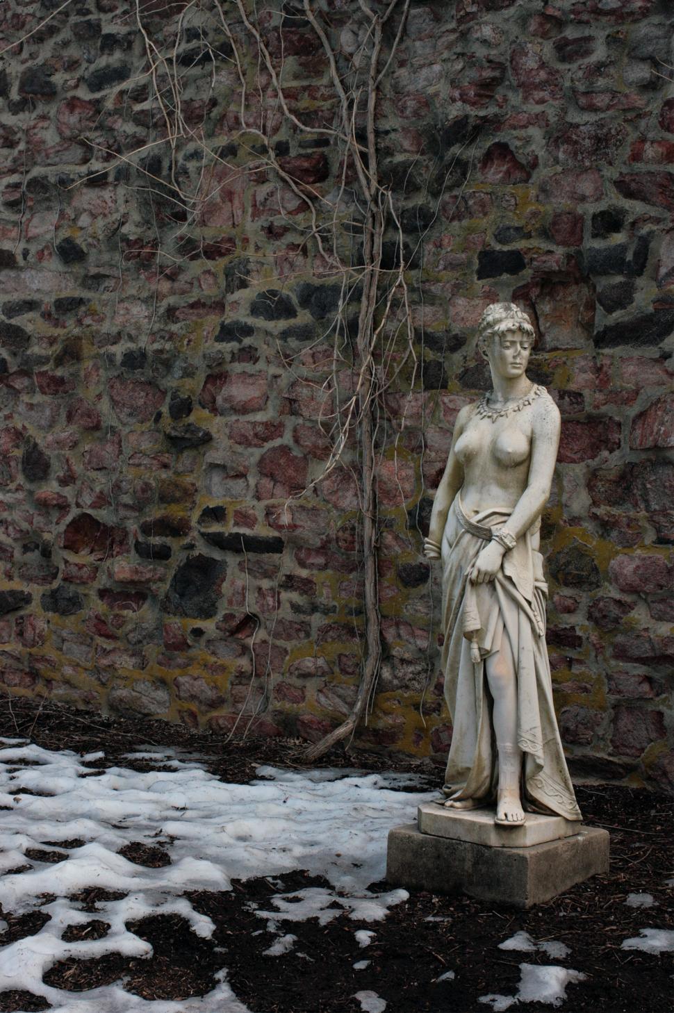 Free Image of Nude Statue  